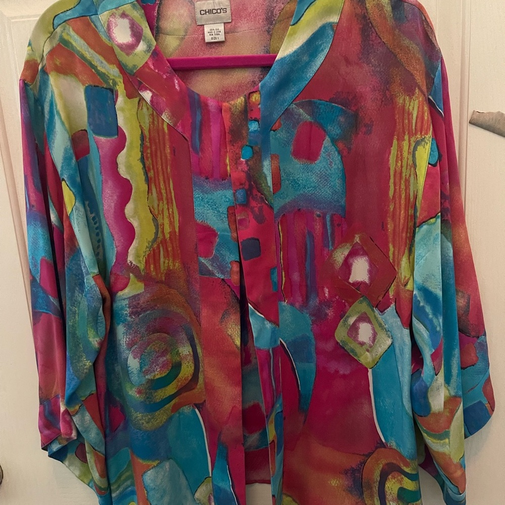 Chico’s lightweight jacket 100% polyester in beautiful multi colors.